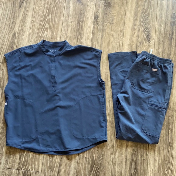 Figs Tops - Figs scrub set